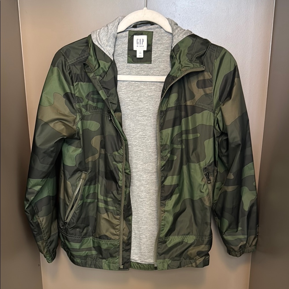 GAP boys camo lined rain jacket with hood